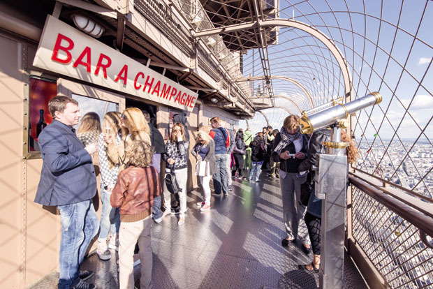 Поскупео улаз у Ајфелову кулу